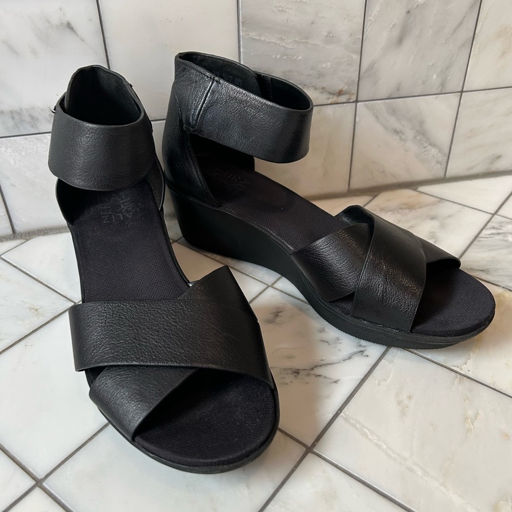 Naturalizer Black Leather Sandals - Picture 3 of 7